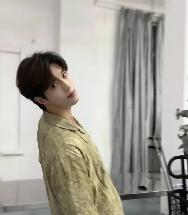 Qiu Dingjie: Dangerous Royal Nights