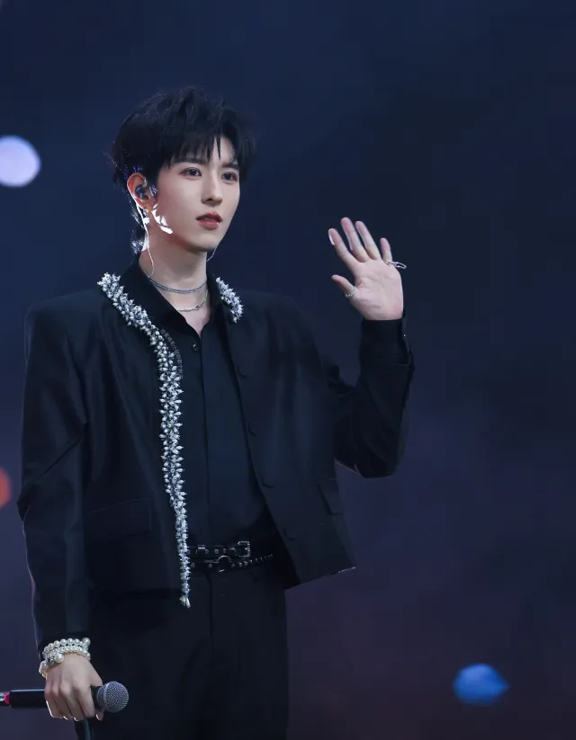 Qiu Dingjie: The Pirate's Possession