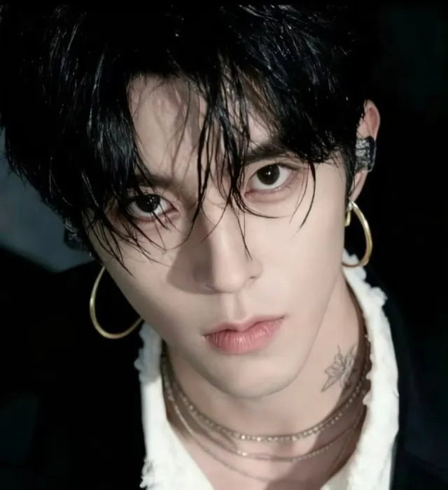 Qiu Dingjie: Trapped Desire