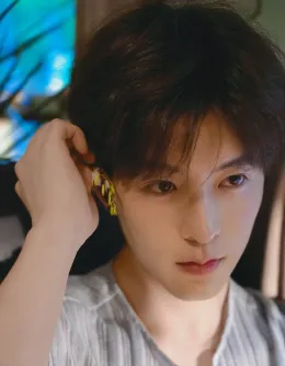 Qiu Dingjie [Forbidden CEO Desire]