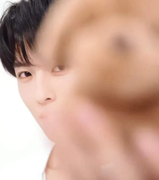 Qiu Dingjie: Dangerous Waters