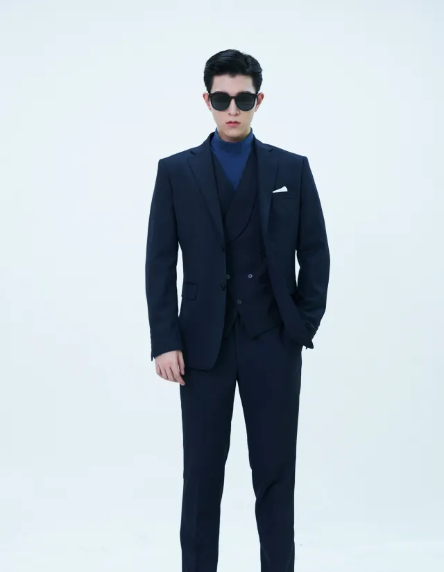 Qiu Dingjie: Crimson Temptation