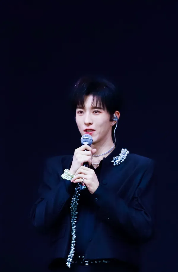 Dangerous Temptation: Qiu Dingjie's 80s Obsession