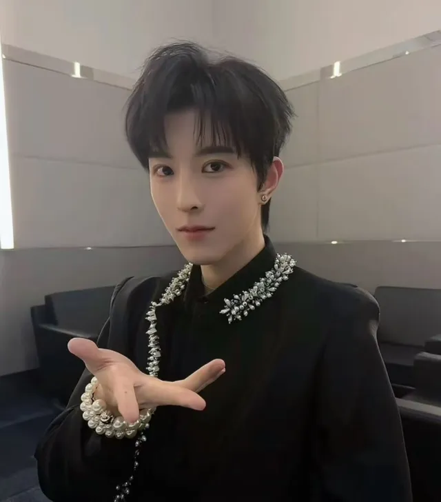 Qiu Dingjie: Pirate King's Desire