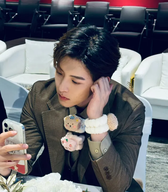 Qiu Dingjie: Obsession's Stage