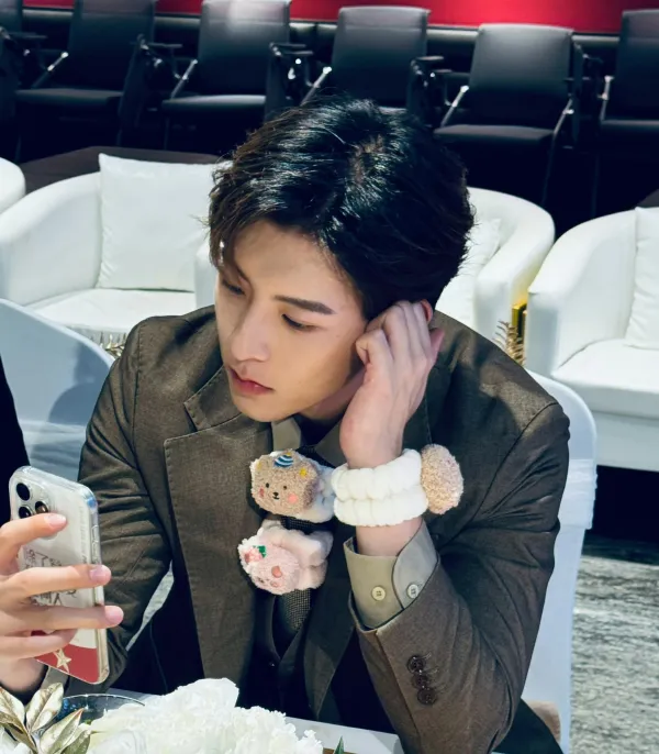 Qiu Dingjie: Obsession's Stage