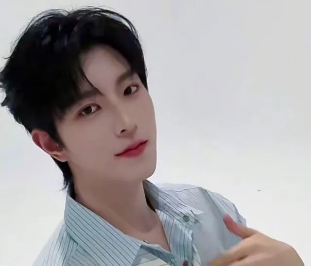 Demon's Embrace: Qiu Dingjie's Obsession