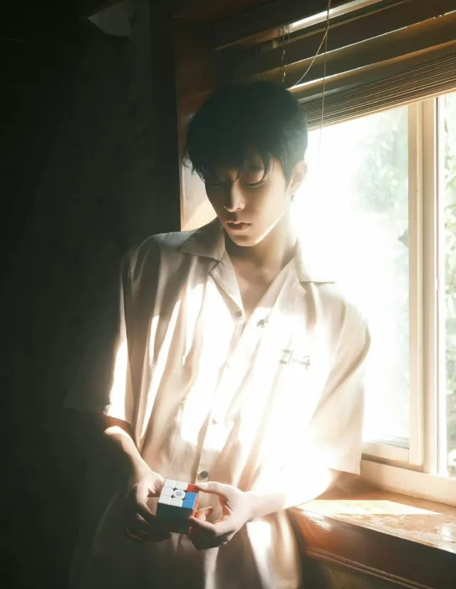 Qiu Dingjie: Crimson Desires