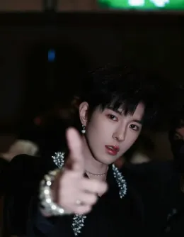 GILDED PRISON // Chen Fei's Obsession