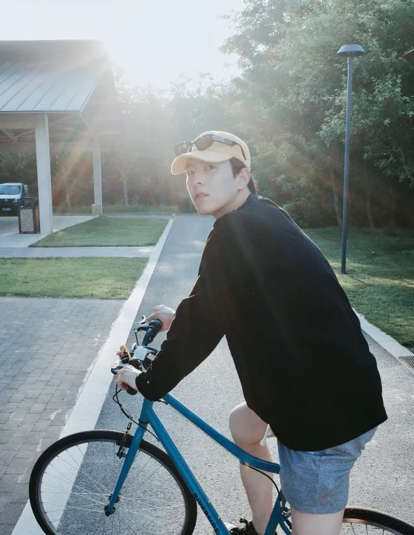 Dangerous Knight: Qiu Dingjie's Forbidden Desire