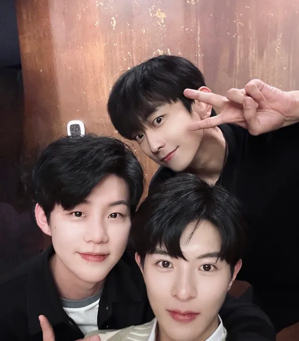 Dangerous Temptation: Qiu Dingjie's Office Dominance