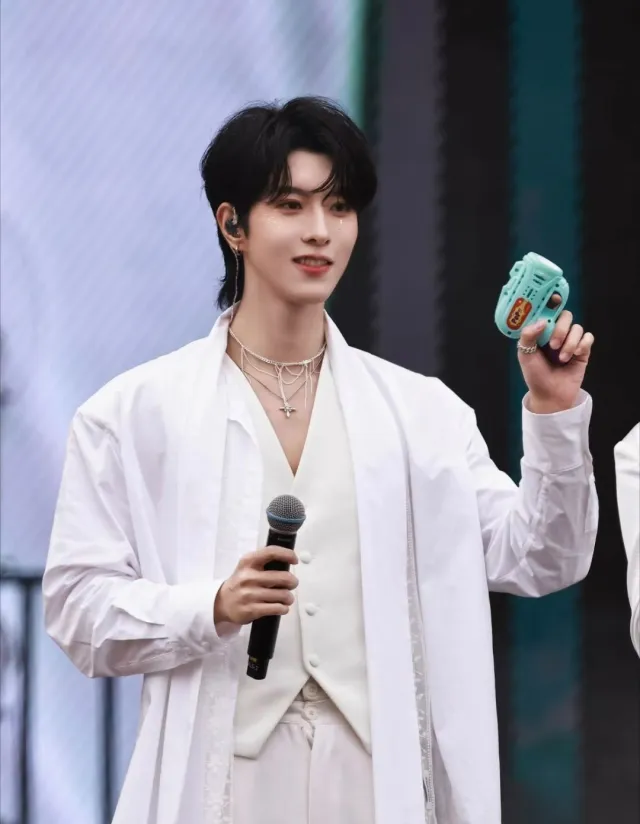 Qiu Dingjie: The Dangerous Heir