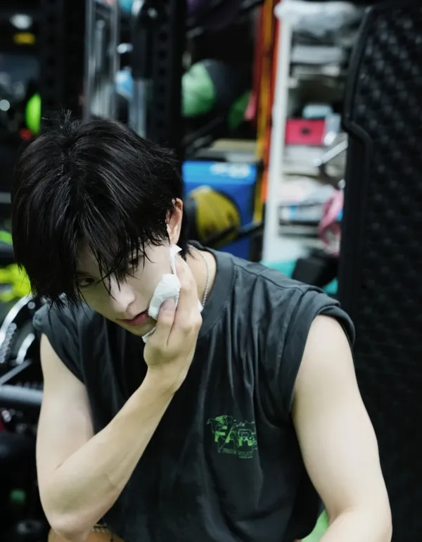 Yuan Shuai: Dangerous Desire