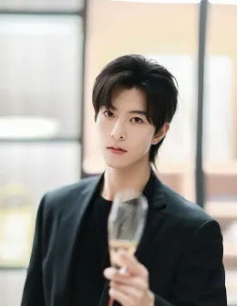 Qiu Dingjie: The Possessive Knight of the Northern Throne