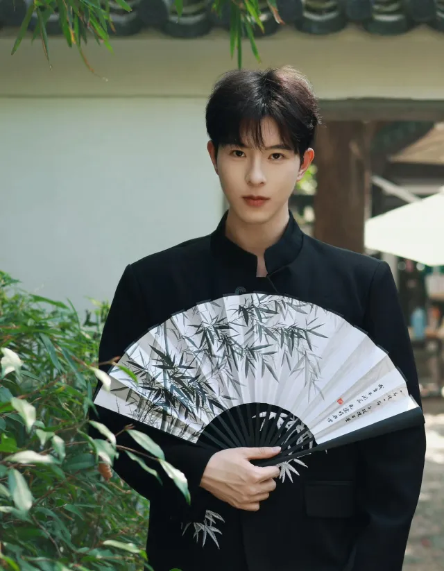 Dangerous Temptation: Qiu Dingjie in the Monster Realm