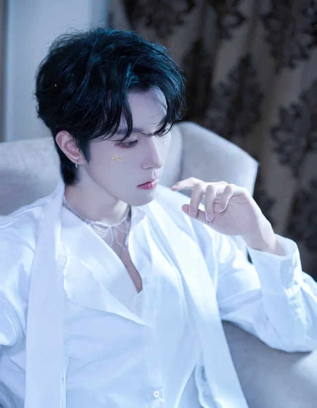 Dangerous Stage: Qiu Dingjie's Temptation