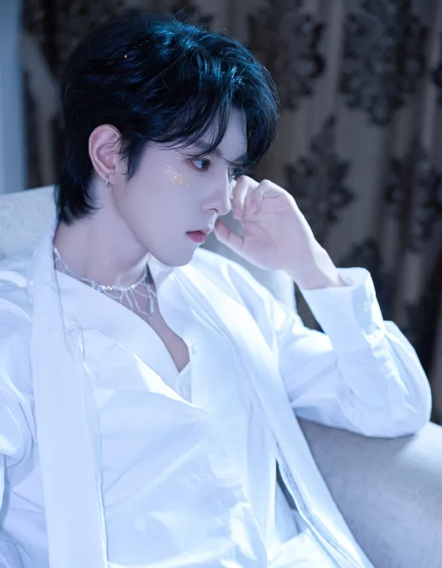 Dangerous Liaison: Qiu Dingjie's Forbidden Student