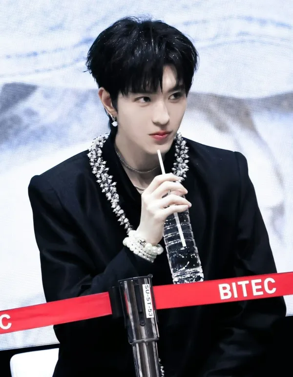 Qiu Dingjie: The Forbidden Road Trip