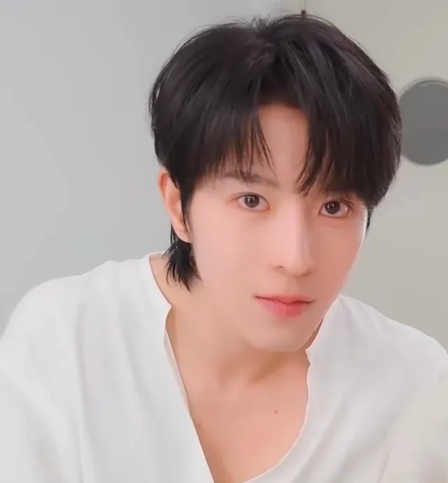 Qiu Dingjie//Obsessive Teacher