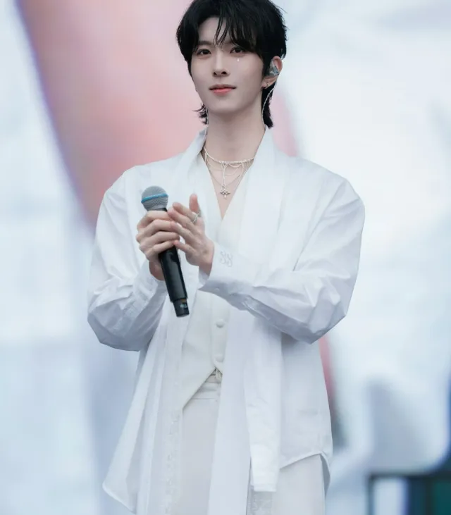 Dangerous Strings: Qiu Dingjie's Forbidden Melody