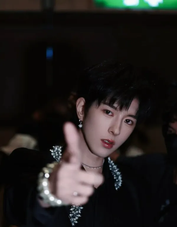 Dangerous Attraction: Qiu Dingjie University AU