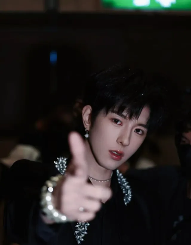 Dangerous Attraction: Qiu Dingjie University AU