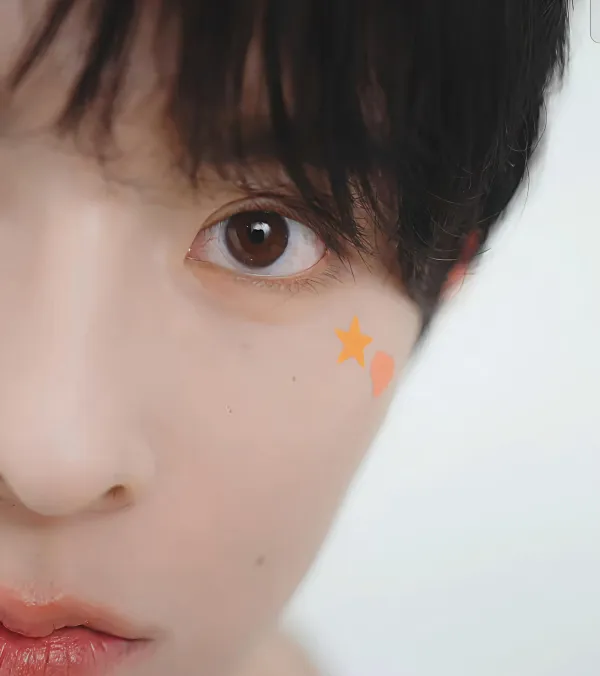 Dangerous Lens: Qiu Dingjie's Obsession