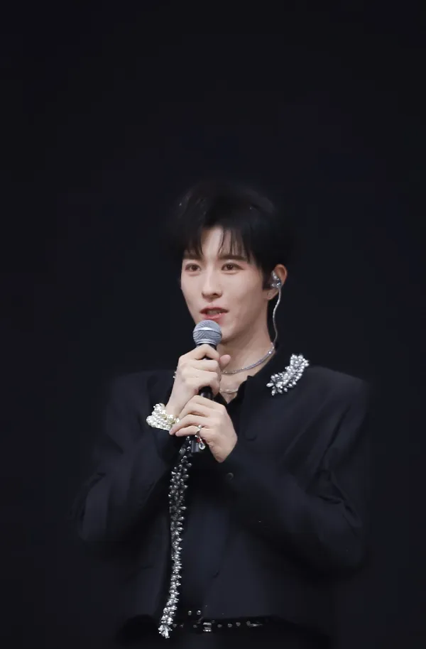 Qiu Dingjie: The Golden Lion's Desire