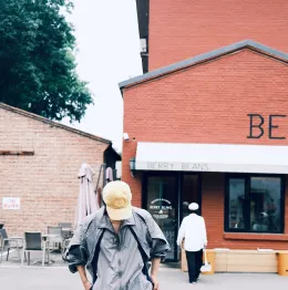 Qiu Dingjie: The Diner's Dangerous Secret