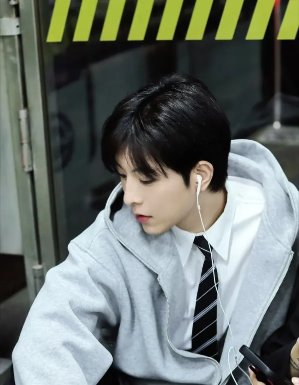 Qiu Dingjie: The Mad Hatter's Obsession