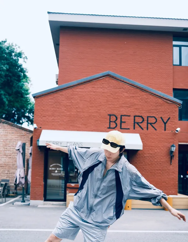 Qiu Dingjie: The Champion's Hold