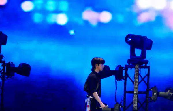 Qiu Dingjie | The Crimson Predator