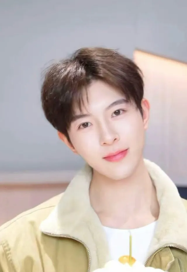 Qiu Dingjie: Forbidden Confessions