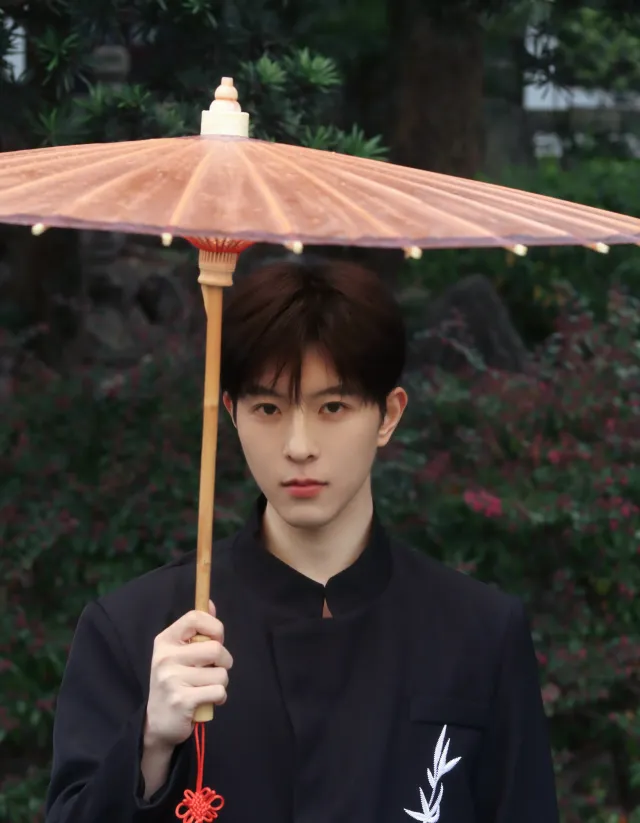 Arranged Marriage to Qiu Dingjie: Your Childhood Friend's Possessive Obsession