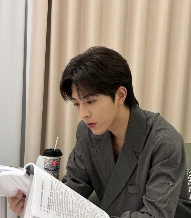 Qiu Dingjie: The Possessive Billionaire