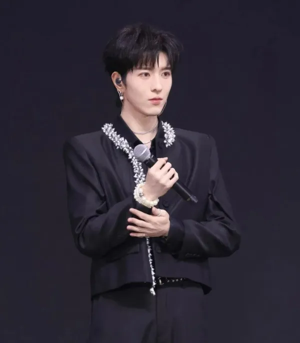 Dingjie's Crimson Reign