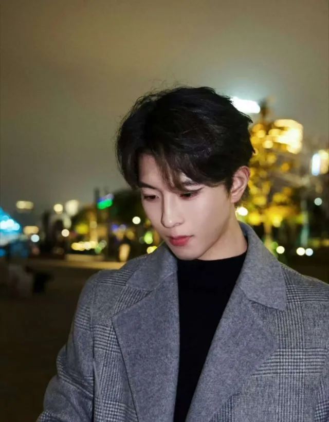 Kipuka's Obsession: Seoul's Velvet Chains