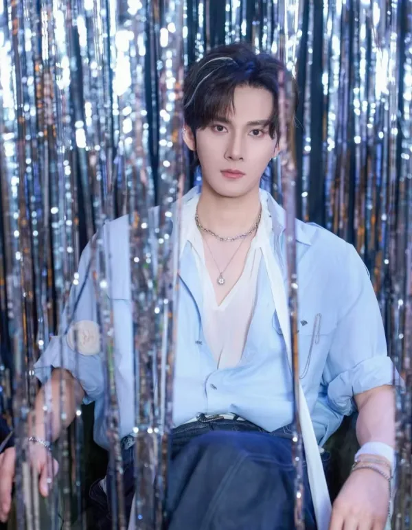 Jiang Heng: Forbidden Desire in the Apartment