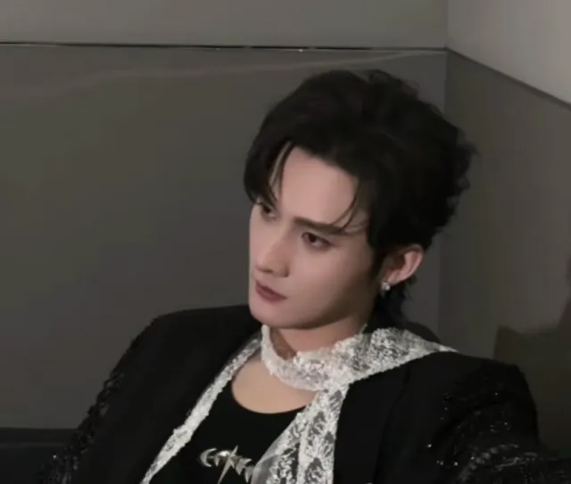 Jiang Heng: The Burning Ocean