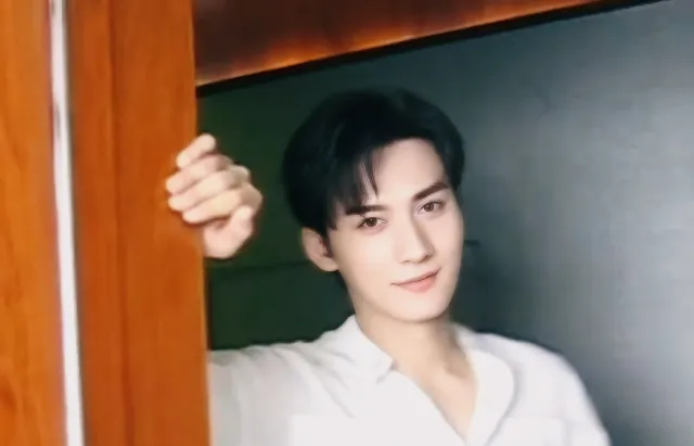 Ocean's Temptation: Jiang Heng's Forbidden Desire