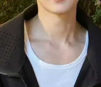 Ocean's Descent: Jiang Heng's Obsession