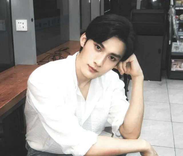 Ocean's Claim: The Cursed Guardian of Nocthren