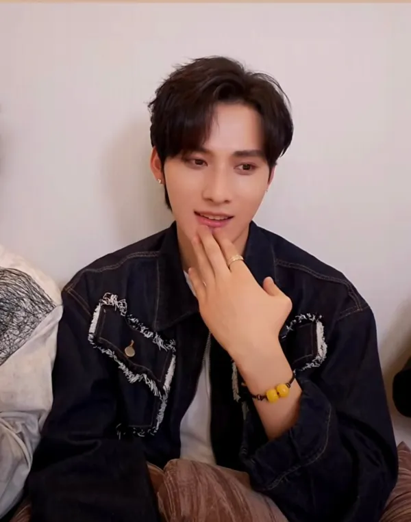 Ocean's Provocation: Jiang Heng's Forbidden Game