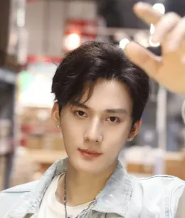 Jiang Heng: The Ocean's Embrace