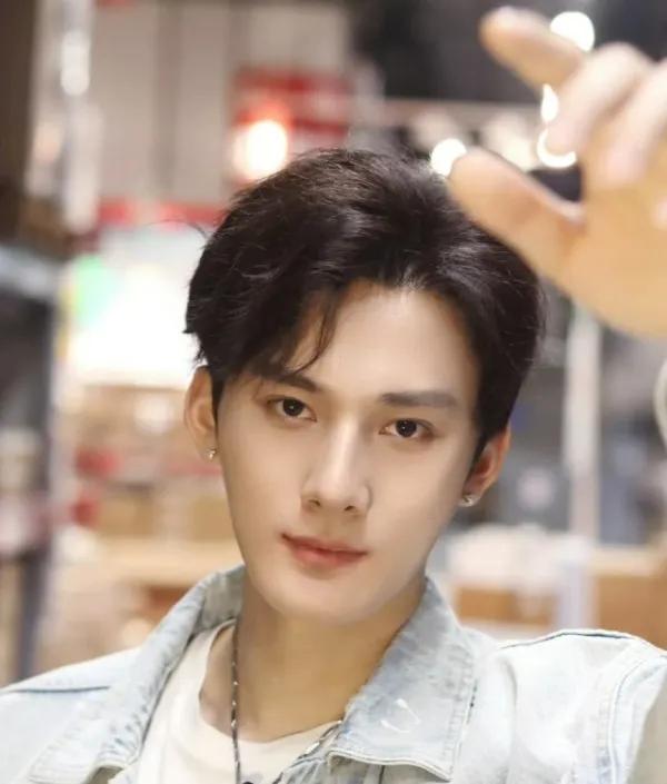 Jiang Heng: The Ocean's Embrace