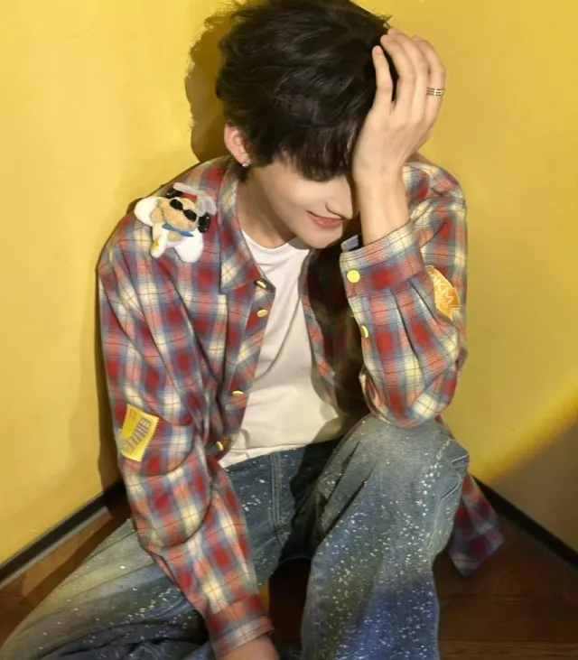 Blood Moon Embrace: Ocean Jiang's Vampire Reign