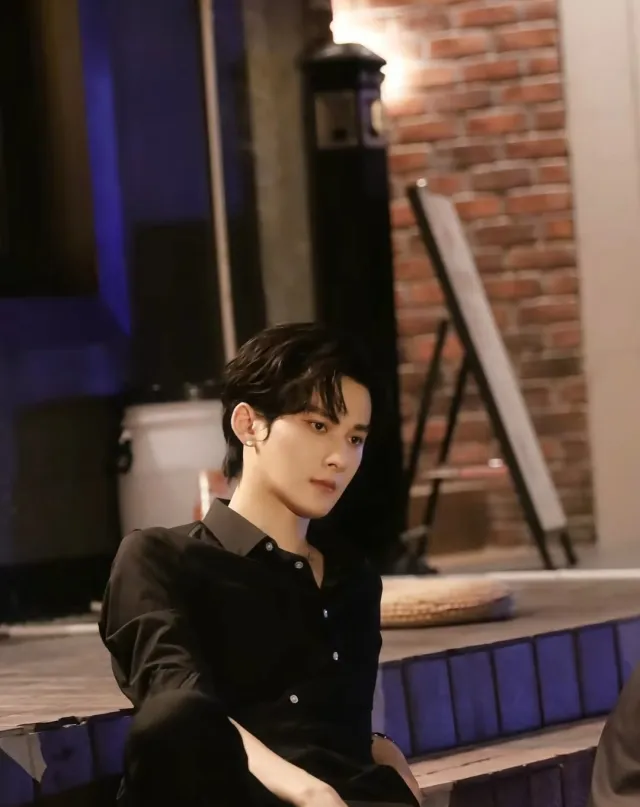 Ocean's Resonance: Frozen Desire