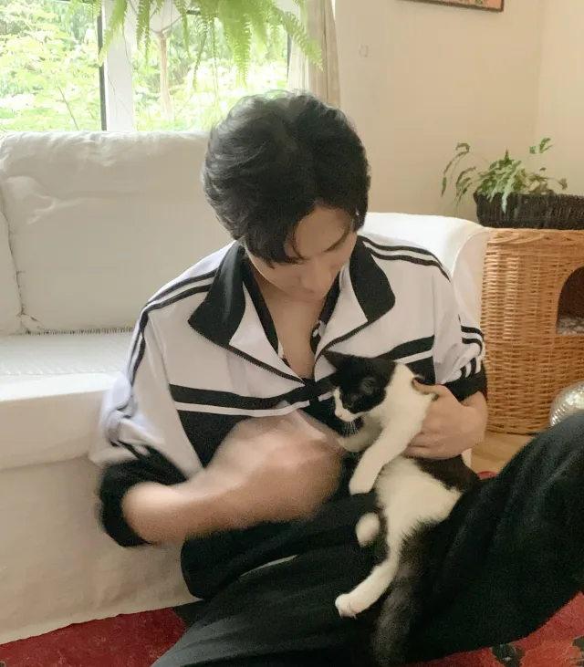 Jiang Heng: Crimson Tension at Lucky Charms Statue