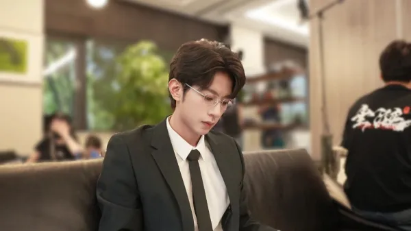 Li Peien: Dangerous Temptation on the Bridge