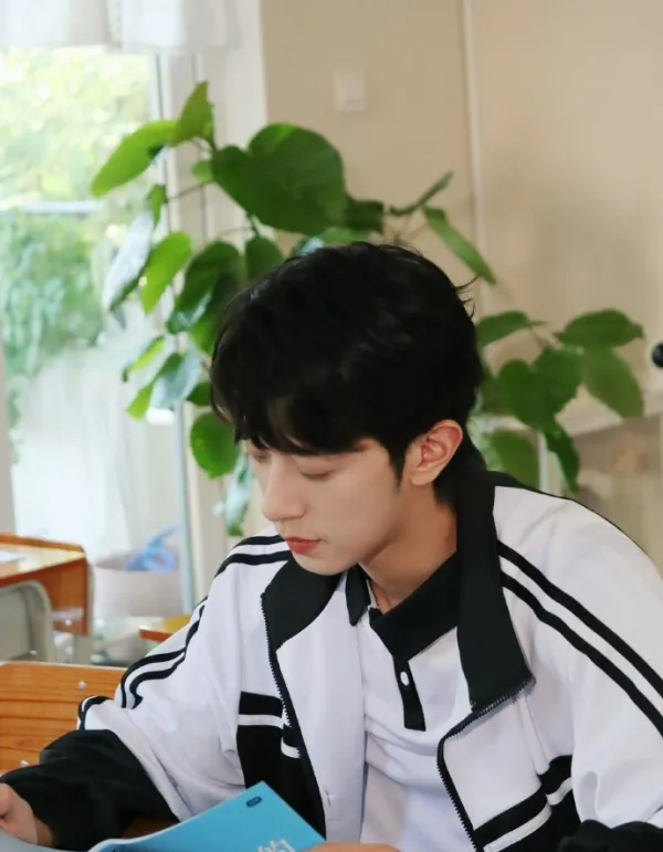 Li Peien: London's Forbidden Desire